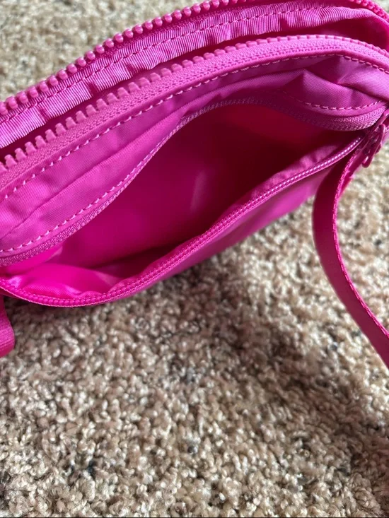Lululemon Everywhere Belt Bag 1L in Sonic Pink - Picture 6 of 8
